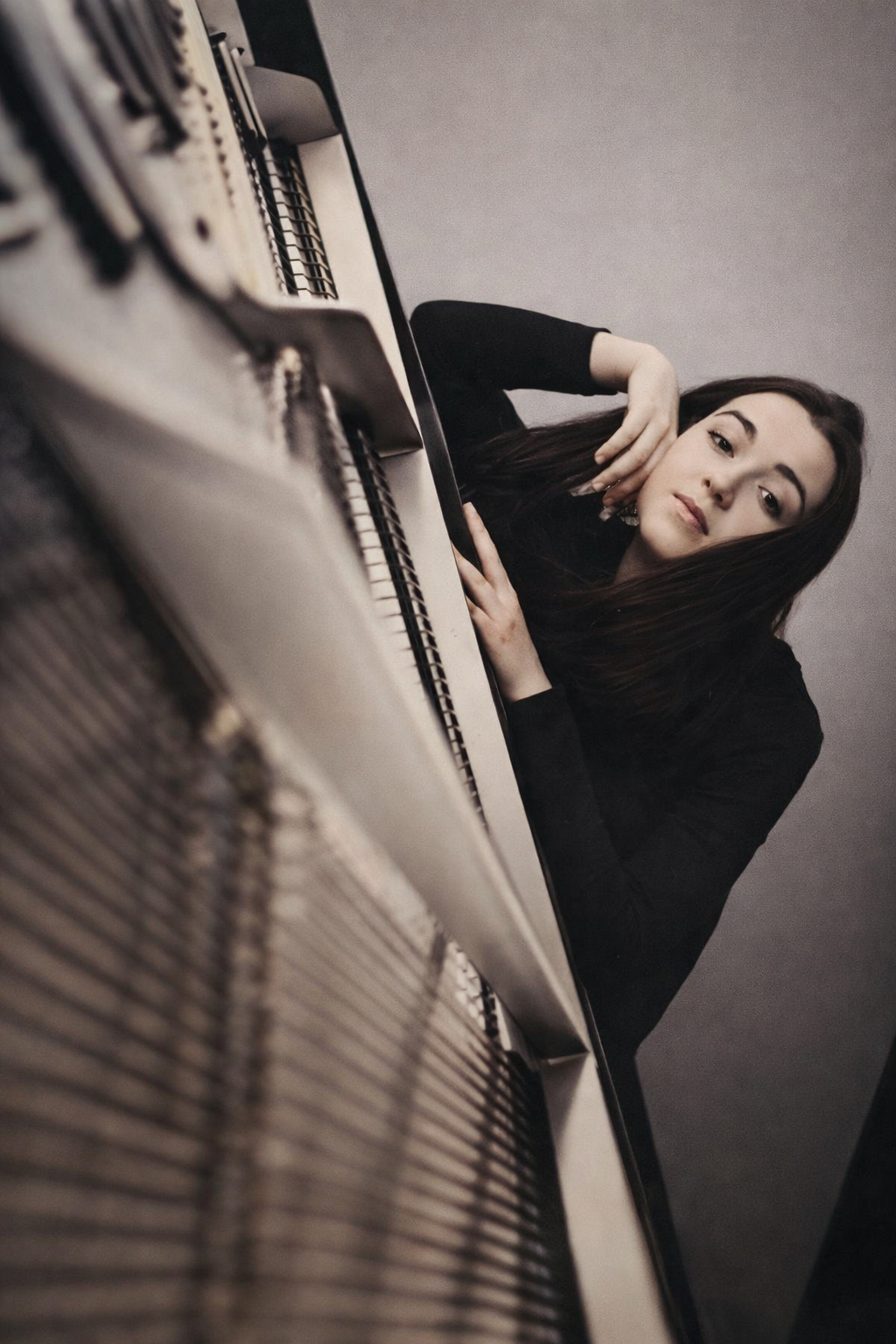 Alex Albano at the piano